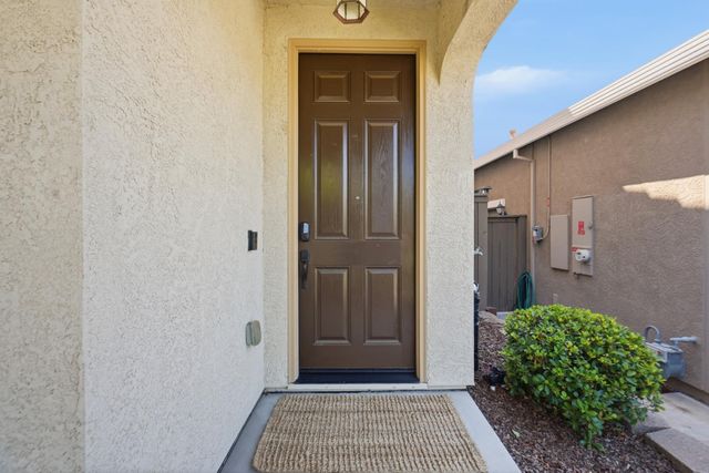 2240 Ranch View Dr, Rocklin, CA 95765
