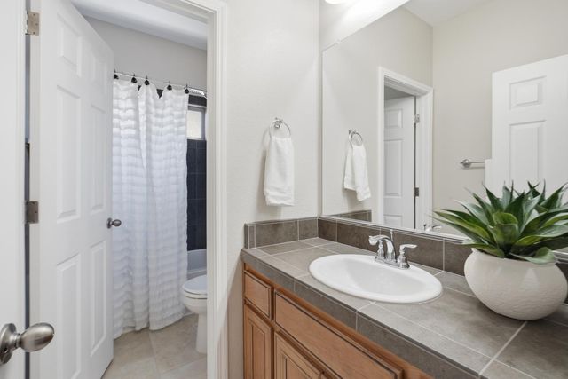 2240 Ranch View Dr, Rocklin, CA 95765