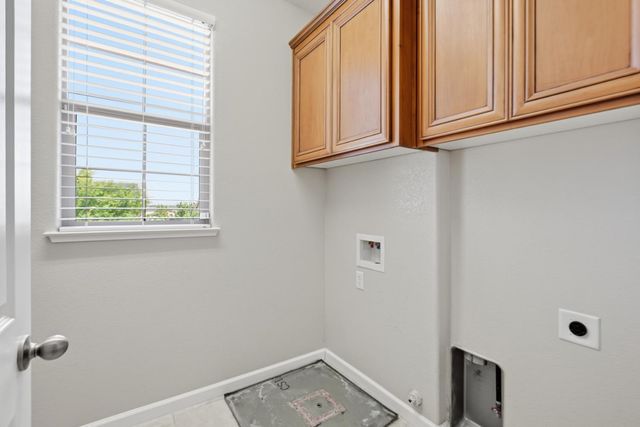 2240 Ranch View Dr, Rocklin, CA 95765