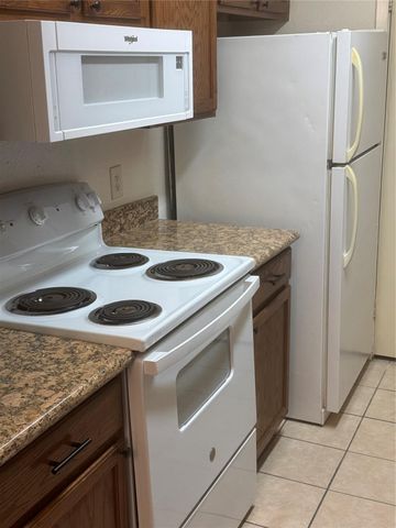17401 Red Oak Drive 61, Houston, TX 77090