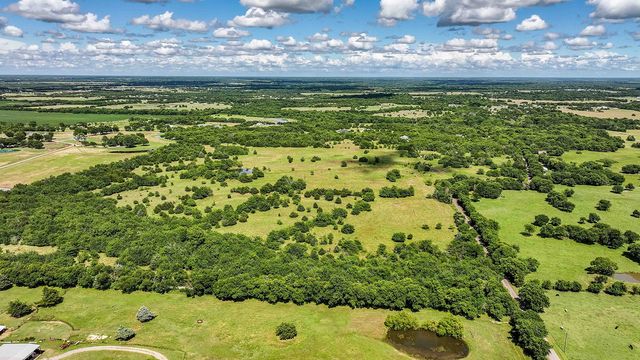 5 County Road 1104, Celeste, TX 75423