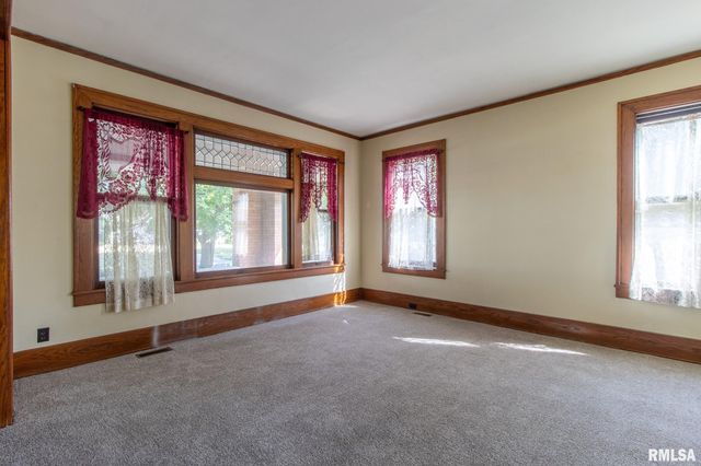 1030 N CEDAR Street, Galesburg, IL 61401