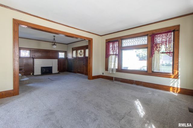 1030 N CEDAR Street, Galesburg, IL 61401