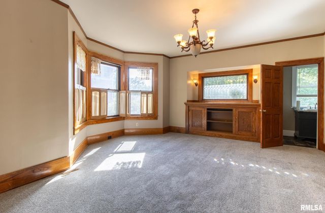 1030 N CEDAR Street, Galesburg, IL 61401