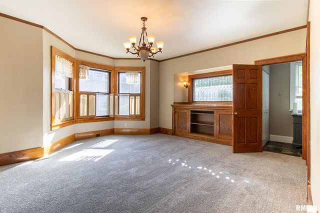 1030 N CEDAR Street, Galesburg, IL 61401