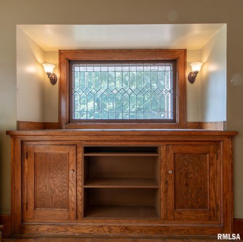 1030 N CEDAR Street, Galesburg, IL 61401