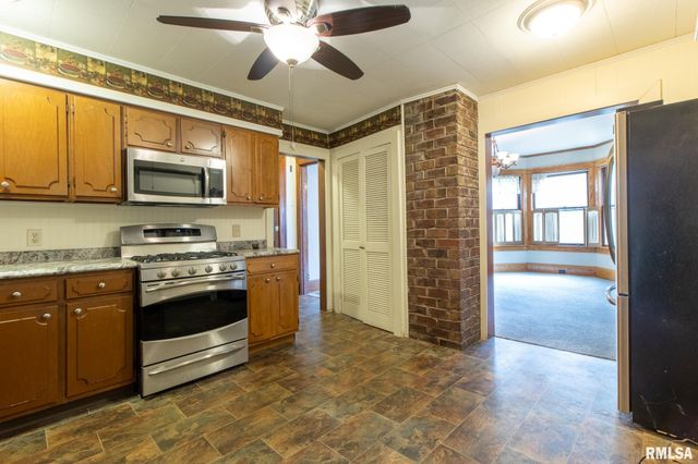 1030 N CEDAR Street, Galesburg, IL 61401