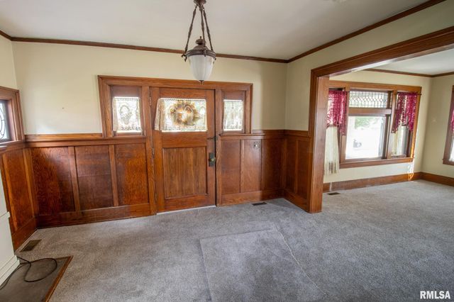 1030 N CEDAR Street, Galesburg, IL 61401