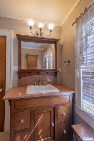 1030 N CEDAR Street, Galesburg, IL 61401