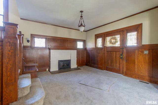 1030 N CEDAR Street, Galesburg, IL 61401