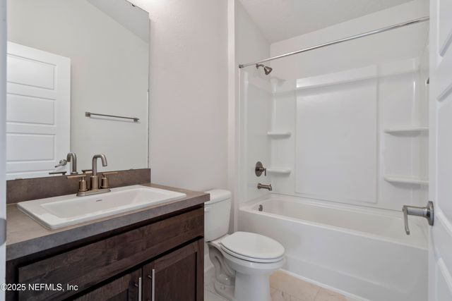 8387 HELMSLEY Boulevard, Jacksonville, FL 32219