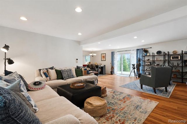2247 W Maple Road, Birmingham, MI 48009