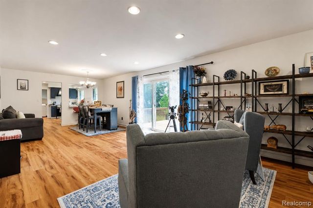2247 W Maple Road, Birmingham, MI 48009
