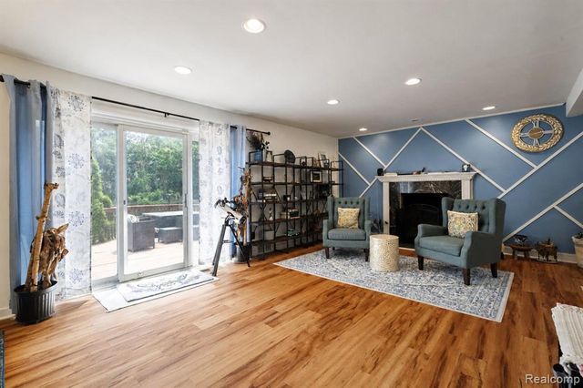 2247 W Maple Road, Birmingham, MI 48009