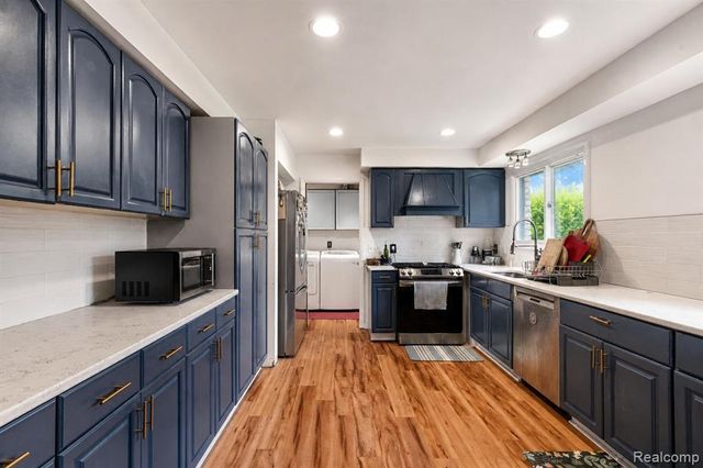 2247 W Maple Road, Birmingham, MI 48009