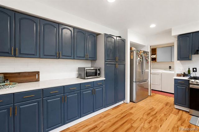 2247 W Maple Road, Birmingham, MI 48009