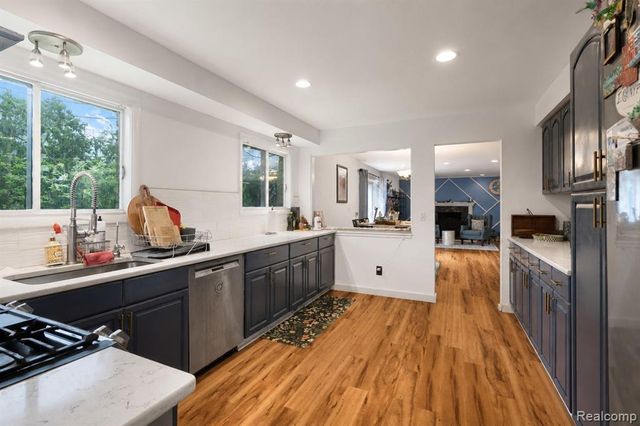 2247 W Maple Road, Birmingham, MI 48009