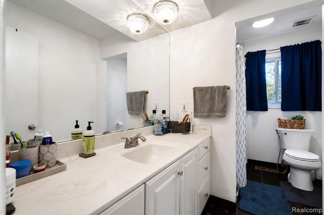 2247 W Maple Road, Birmingham, MI 48009