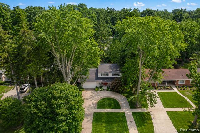 2247 W Maple Road, Birmingham, MI 48009