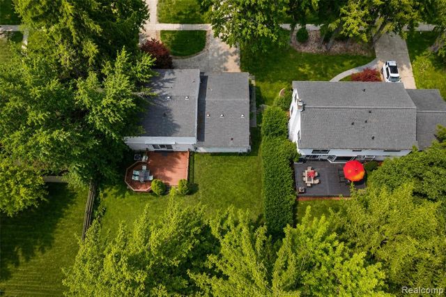 2247 W Maple Road, Birmingham, MI 48009