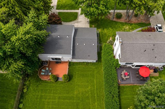 2247 W Maple Road, Birmingham, MI 48009