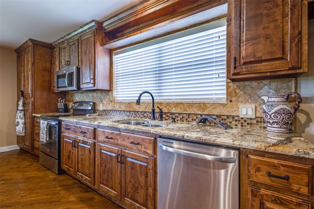 6100 Old Clarksville Road, Reno, TX 75462