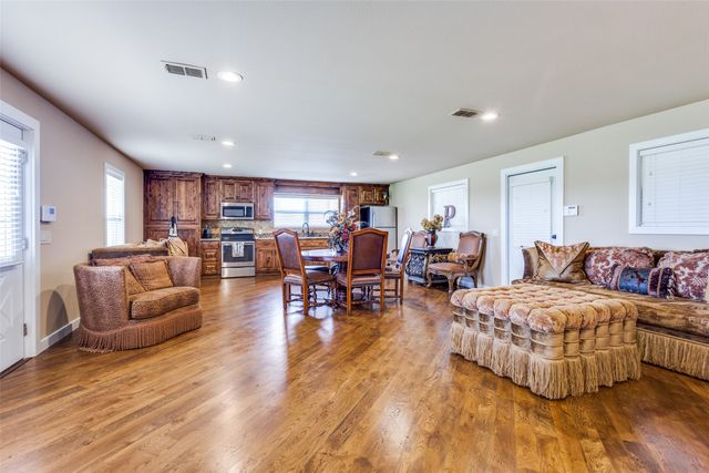 6100 Old Clarksville Road, Reno, TX 75462