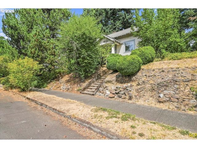 2113 N SUMNER St, Portland, OR 97217