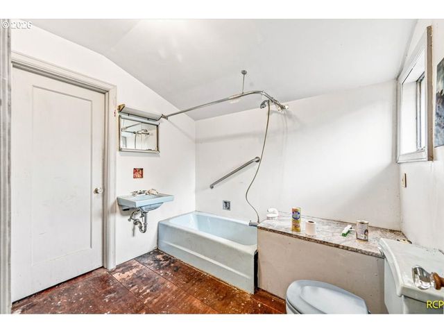 2113 N SUMNER St, Portland, OR 97217