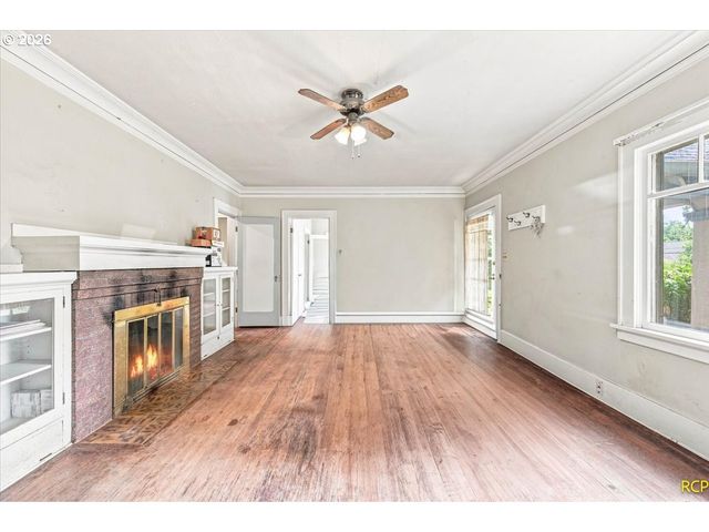 2113 N SUMNER St, Portland, OR 97217