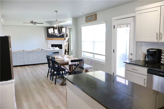 652 Kayla Maria Street, Prairie Grove, AR 72753