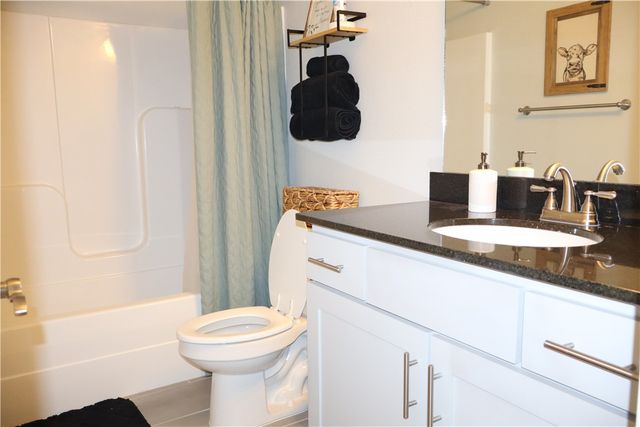 652 Kayla Maria Street, Prairie Grove, AR 72753