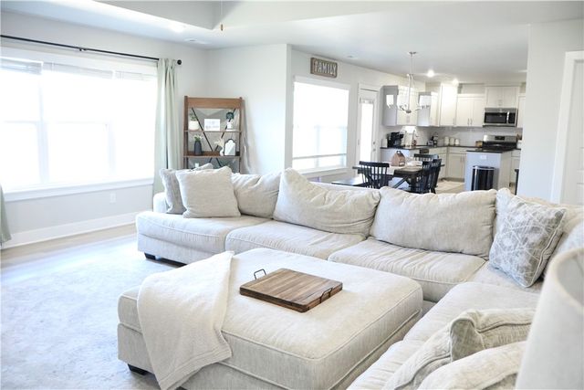 652 Kayla Maria Street, Prairie Grove, AR 72753