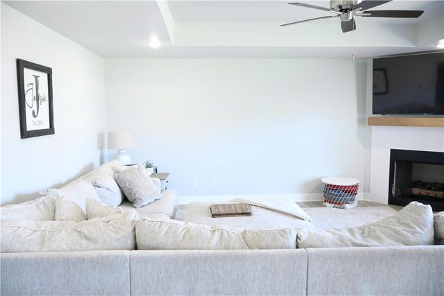 652 Kayla Maria Street, Prairie Grove, AR 72753