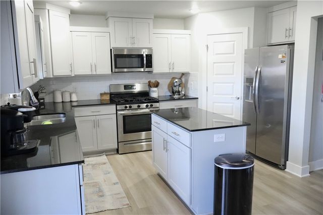 652 Kayla Maria Street, Prairie Grove, AR 72753