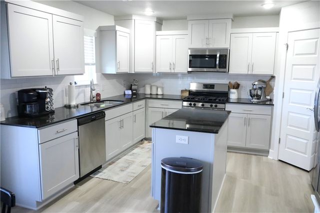 652 Kayla Maria Street, Prairie Grove, AR 72753