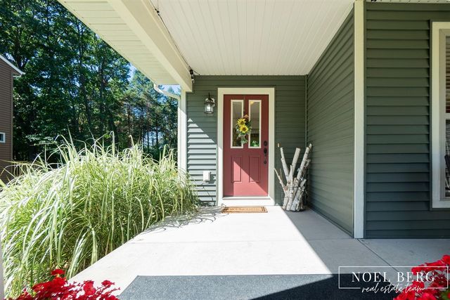 16897 Birchview Court, Nunica, MI 49448