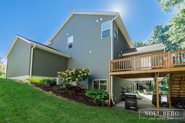 16897 Birchview Court, Nunica, MI 49448