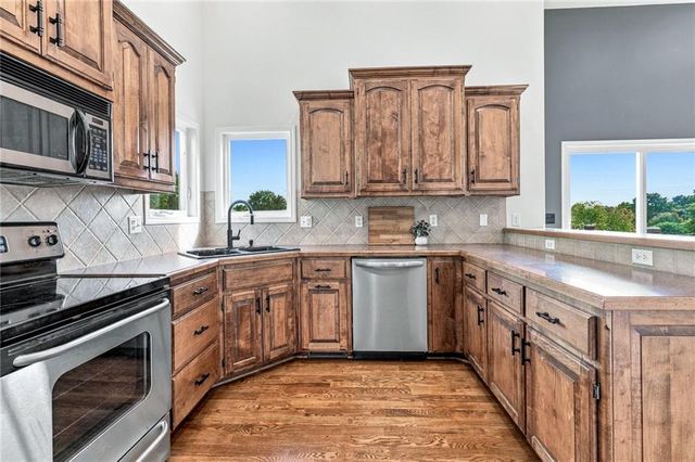 1603 NE 180th Terrace, Smithville, MO 64089