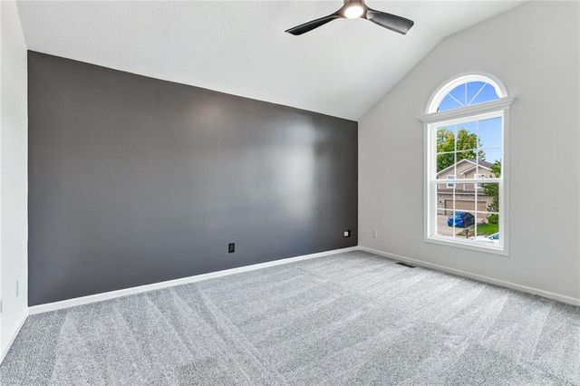 1603 NE 180th Terrace, Smithville, MO 64089