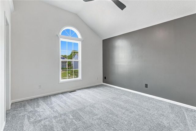 1603 NE 180th Terrace, Smithville, MO 64089