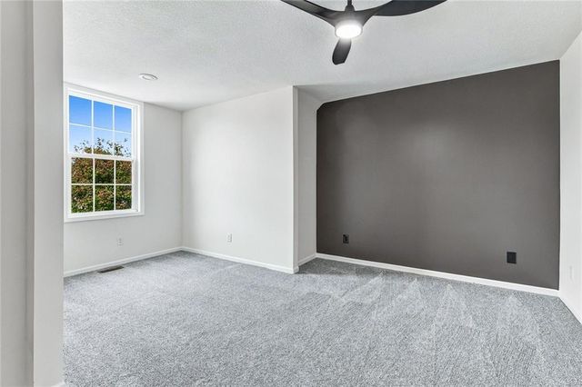 1603 NE 180th Terrace, Smithville, MO 64089
