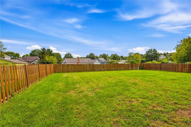 1603 NE 180th Terrace, Smithville, MO 64089