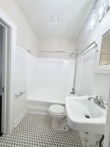 1126 Berthea Street 18, Houston, TX 77006