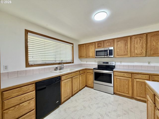 2715 Sw 31ST St, Gresham, OR 97080