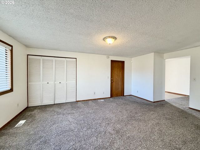 2715 Sw 31ST St, Gresham, OR 97080