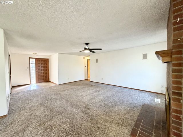 2715 Sw 31ST St, Gresham, OR 97080