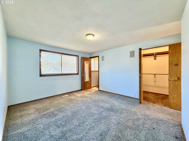 2715 Sw 31ST St, Gresham, OR 97080