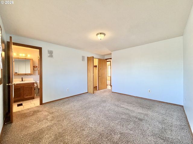 2715 Sw 31ST St, Gresham, OR 97080