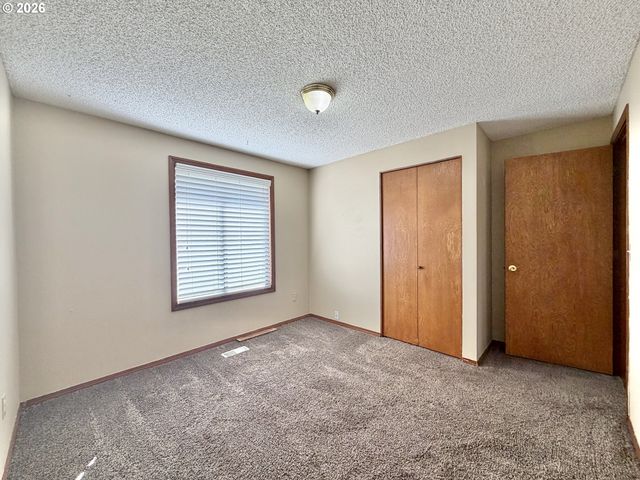 2715 Sw 31ST St, Gresham, OR 97080